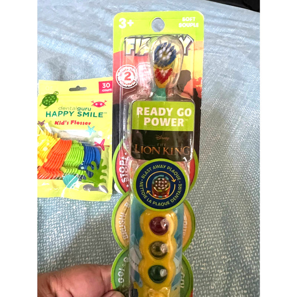 The Lion King Ready GO Power Battery Toothbrush Bundle - Picture 2 of 3